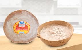 Dulces Valle Manjar Blanco 8.8oz jar with a creamy caramel spread, perfect for desserts and indulgent treats.